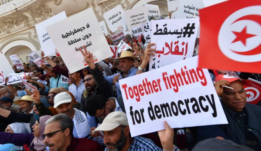 'دستور سعيد'.. هل يحظى بمقبولية مجتمعية؟