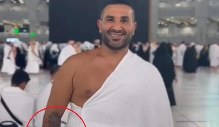مصر.. الفنان أحمد سعد يرد على صورته المثيرة للجدل بوشم خلال العمرة