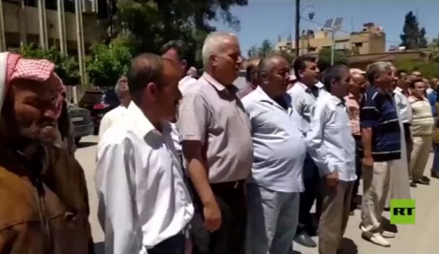 تجمع اهالی قامشلی در اعتراض به حضور اشغالگران آمریکایی