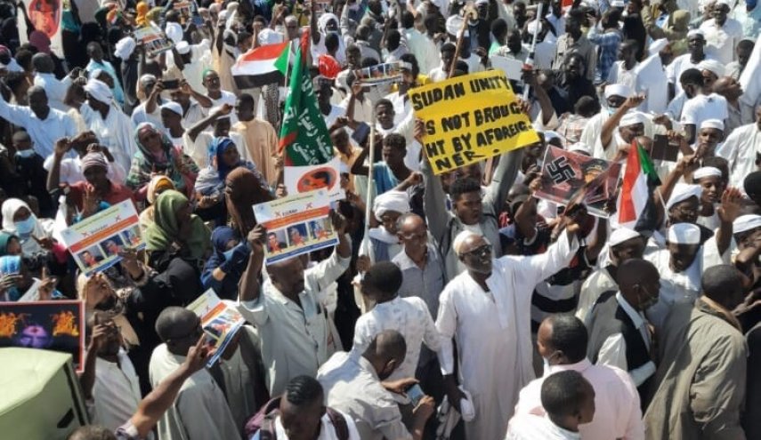 مظاهرات حاشدة بالسودان تطالب بطرد ممثل الأمم المتحدة