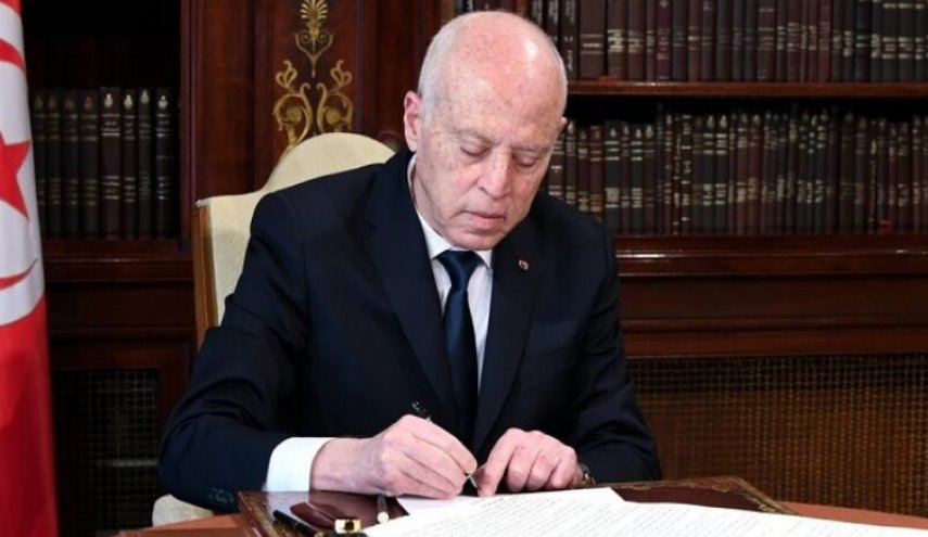 الرئيس التونسي يعفي 57 قاضيا من مناصبهم

