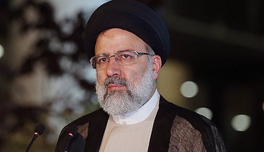 رئیس‌جمهور در محل حادثه متروپل آبادان حضور یافت