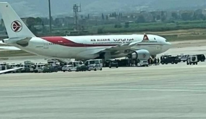 الجزائر.. وفاة شاببين داخل طائرة تطيح بمسؤولين أمنيين