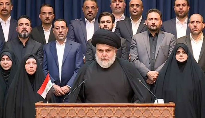 العراق.. نواب الكتلة الصدرية يوقعون استقالاتهم في الحنانة


