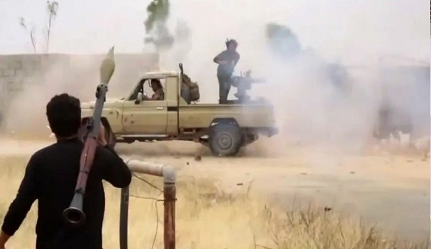 ليبيا...اشتباكات عنيفة بين فصيلين مسلحين وسط العاصمة طرابلس
