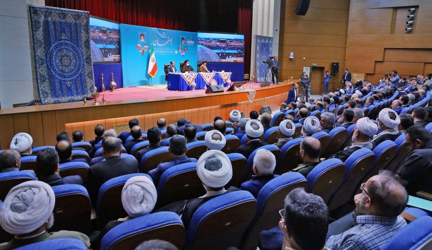 مدیرانی که نگاه تحولی ندارند باید کنار بروند / دولت در پیگیری کار مردم با احدی تعارف ندارد