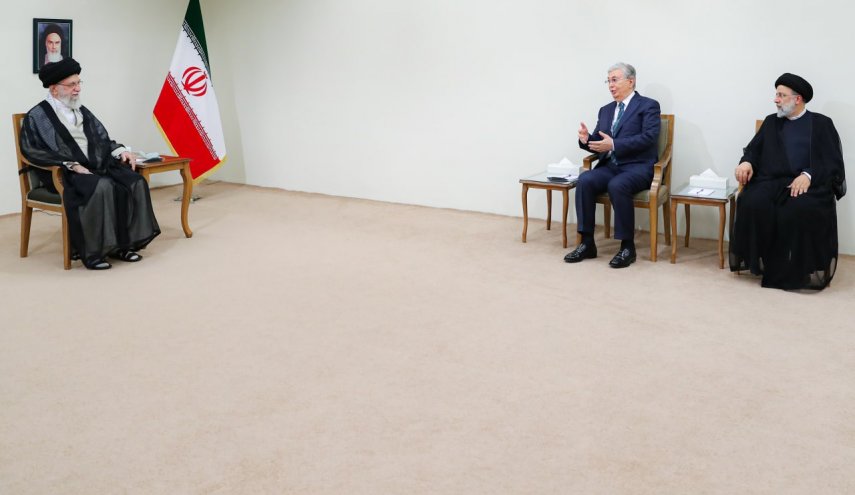 رهبر انقلاب: غربی‌ها هر جا که بتوانند برای گسترش نفوذ خود تأمل نخواهند کرد