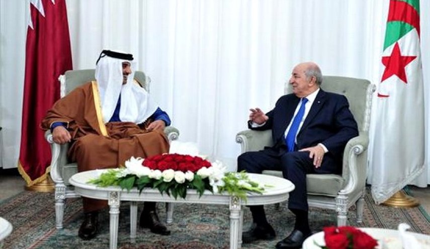 الرئيس الجزائري يناقش مع أمير قطر قضايا ذات اهتمام مشترك
