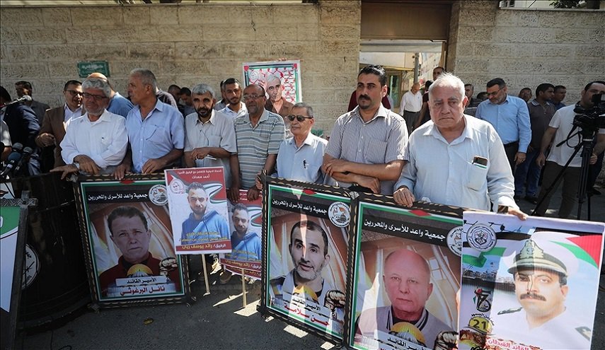 وقفة في غزة تضامنا مع الأسرى الفلسطينيين 