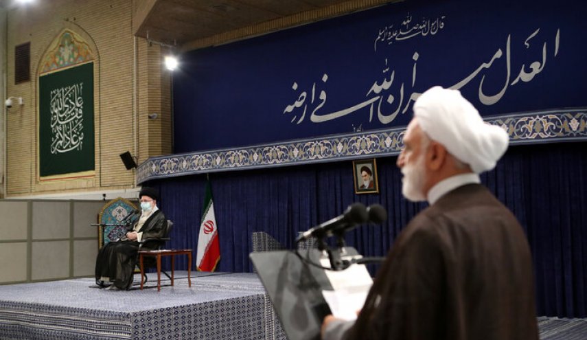 راز سربلندی جمهوری اسلامی در مقابل همه حوادث ایستادگی و نهراسیدن از دشمنان است