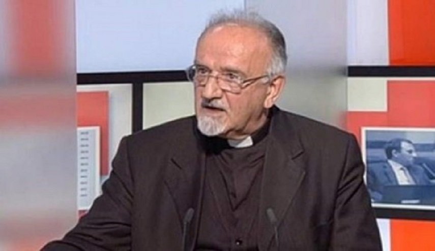 لبنان: حملة تضامن مع الاب “كميل مبارك”