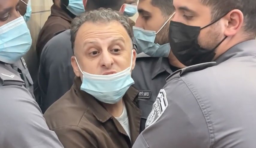شؤون الأسرى الفلسطينية: إدارة سجون الاحتلال ماطلت لنقل الأسير قادري للمستشفی