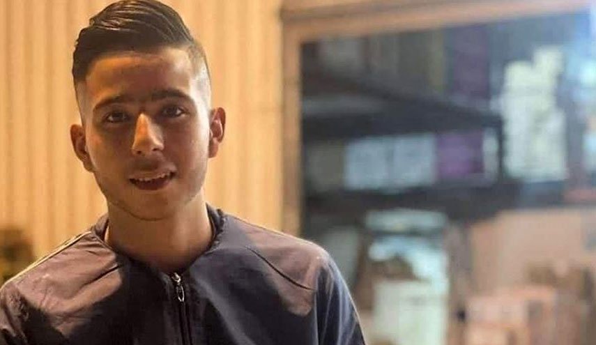 بالصور....الفلسطينيون يشيعون جثمان الشهيد الفتى محمد حامد 