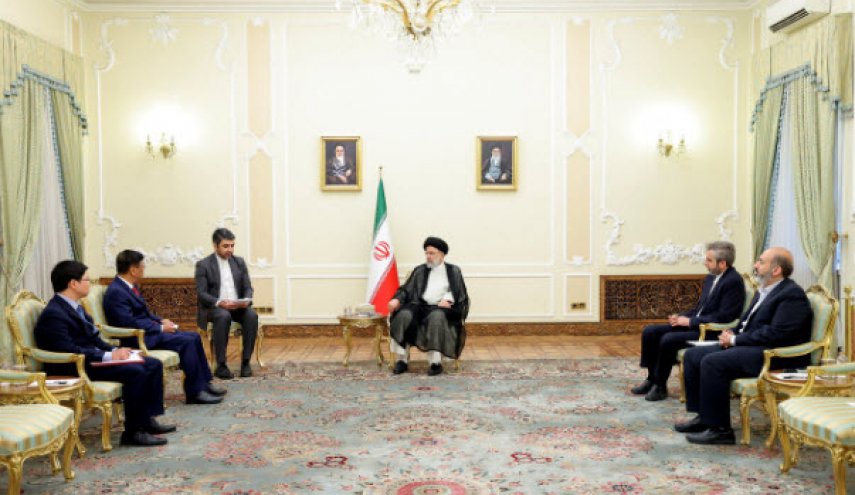 آیت‌الله رئیسی: تاریخ هیچگاه جنایت‌های آمریکا علیه ملت ویتنام را از یاد نخواهد برد