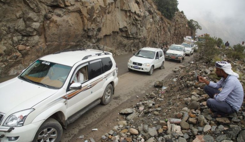 مبادرات الموالون لتحالف العدوان الوهمية لفتح الطرق
