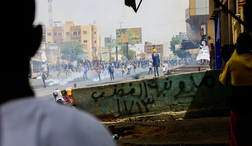 انطلاق 'مليونية 17 يوليو' في السودان والأمن يواجه المتظاهرين بالغاز