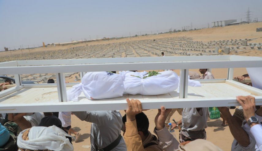 السلطة المحلية في تعز تدين استهداف الأطفال بحي الروضة
