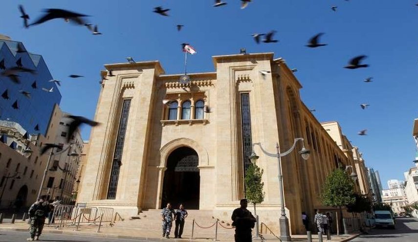 البرلمان اللبناني يمرر تعديلات على قانون للسرية المصرفية