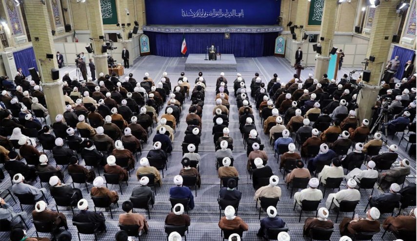 قائد الثورة الاسلامية يستقبل ائمة الجمعة من ارجاء البلاد