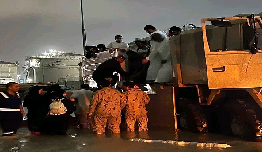 شاهد..اطلاق عملية 'الايدي الوفية' لانقاذ متضرري الامطار الغزيرة بالامارات