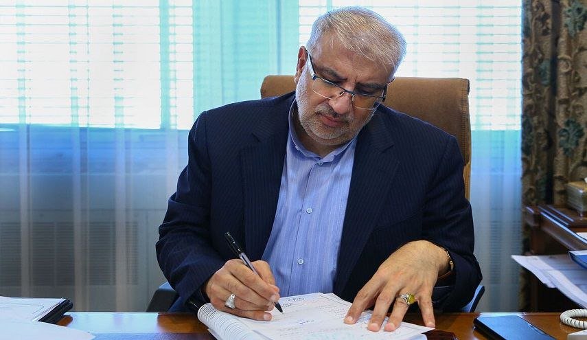 وزير النفط الایرانی: بناء مصفاتين لتکریر النفط بطاقة 300 ألف برميل یومیا