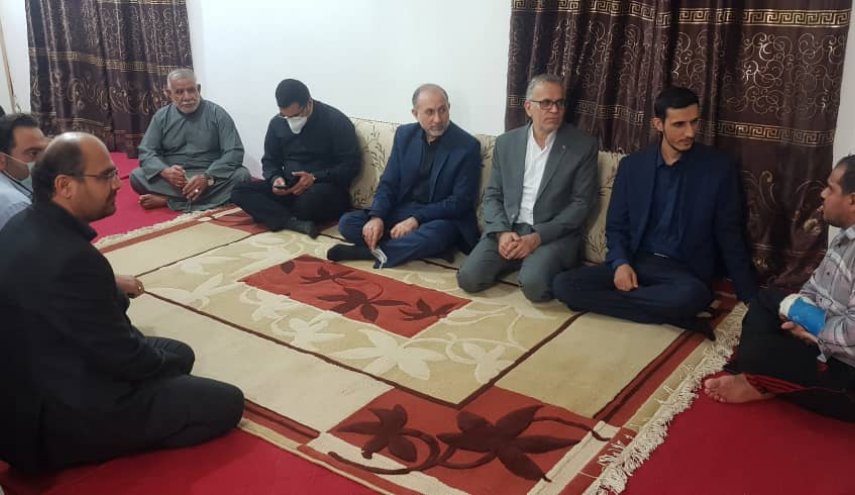 عیادت معاون برون مرزی صداوسیما از تصویربردار شبکه العالم در آبادان
