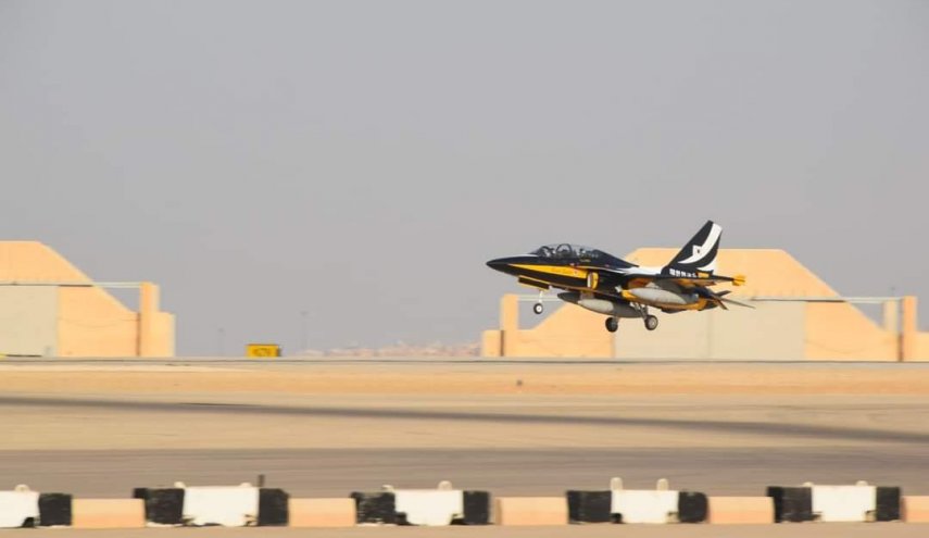 القوات الجوية المصرية تنفذ عرضا جويا فوق الأهرامات بمشاركة كوريا الجنوبية