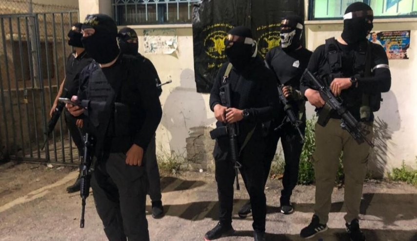 مقاومون فلسطينيون يطلقون النار صوب جنود الاحتلال في جنين