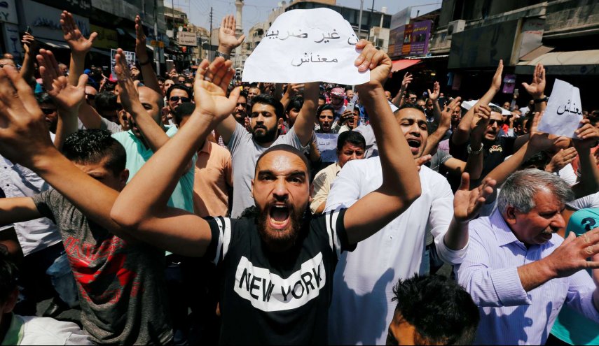 الضرائب والبطالة تؤرقان الأردنيين.. 400 ألف عاطل عن العمل