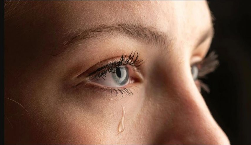 علماء يحددون خمسة أسباب لبكاء الإنسان