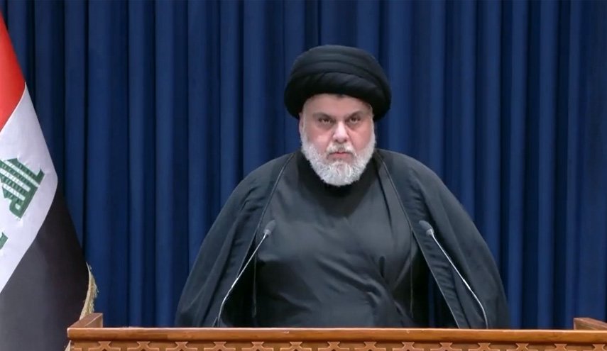 صدر خطاب به هودارانش در مقابل ساختمان شورای عالی قضایی عراق: عقب‌نشینی کنید اما چادرها را حفظ کنید!
