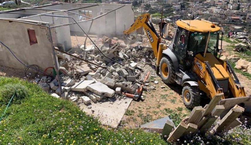 الاحتلال يهدم منشآت سكنية وحظائر ماشية بالأغوار