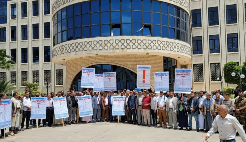 النفط اليمنية تندد باستمرار احتجاز قوى العدوان لسفينة المازوت