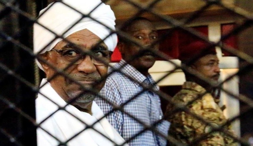 'دفاع' عمر البشير يجدد رفض مثوله أمام الجنائية الدولية