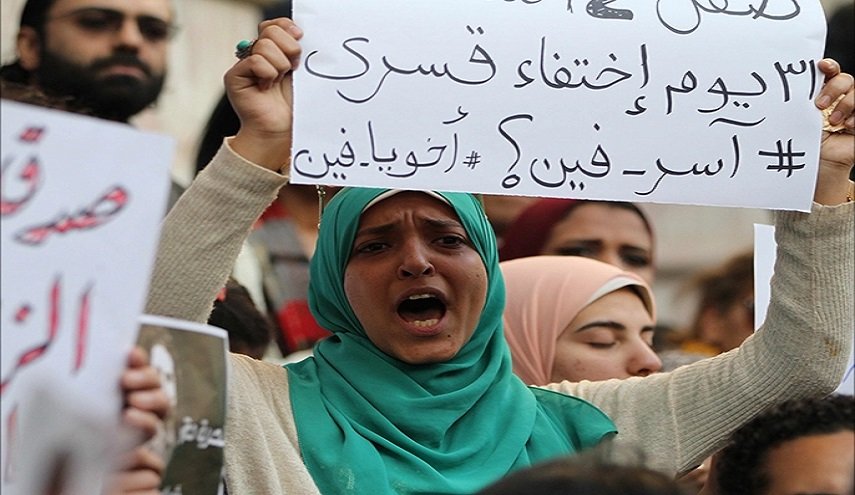 يوم المخفيين قسراً.. آلاف الضحايا المصريين والسلطة تنفي اعتقالهم
