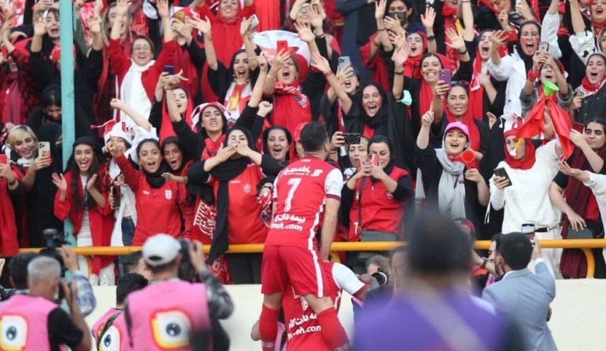 صدرنشینی موقت پرسپولیس با برتری مقابل صنعت نفت