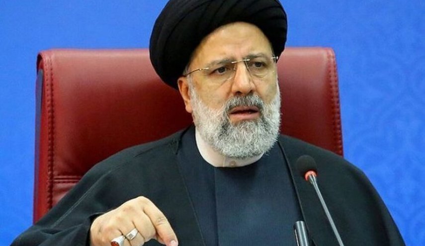 الرئيس لإيراني يؤكد على السعي الجاد لتصنيع طائرات ركاب 
