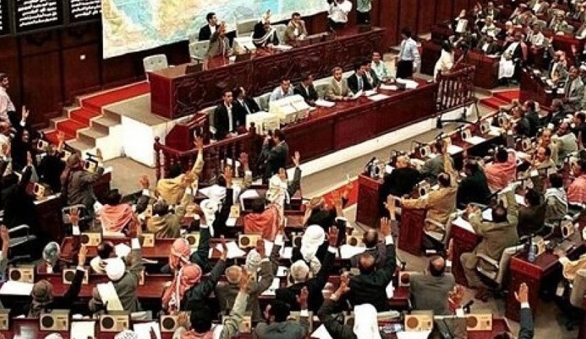 تقدیر پارلمان یمن از رژه نظامی نیروهای مسلح/ توصیه به ائتلاف سعودی برای استفاده از فرصت آتش‌بس