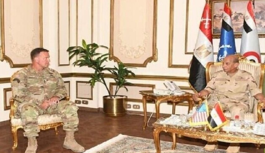 دیدار فرمانده سنتکام با وزیر دفاع مصر

