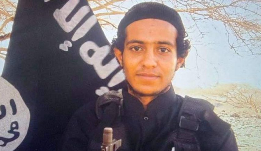 ظهور نجل قيادي يمني مدعوم اماراتيا بمعسكر للقاعدة
