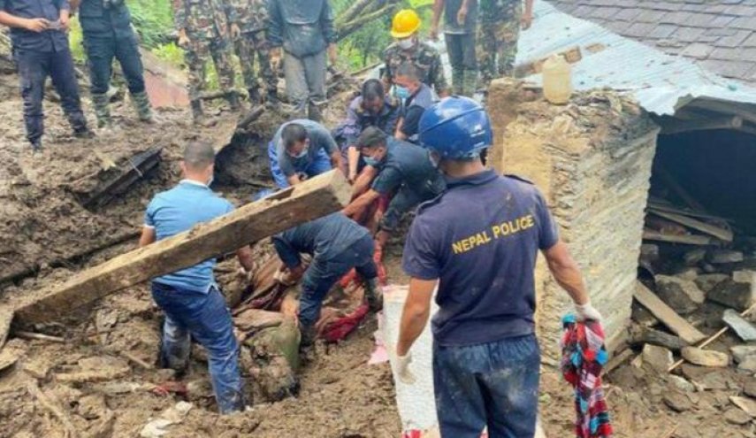 إنهيارات أرضية تودي بحياة 15 شخص في النيبال 