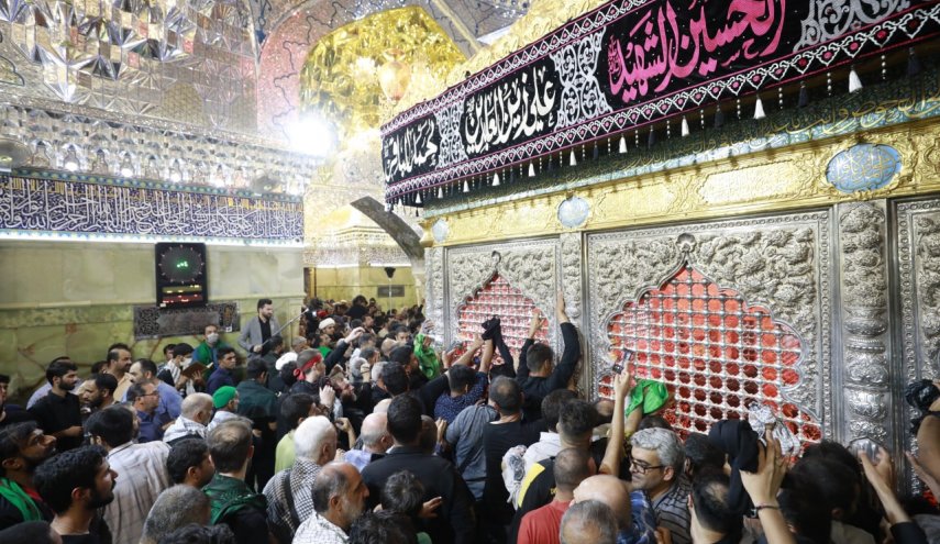 بالصور .. مرقد الإمامين العسكريين (ع) يعج بالزوار