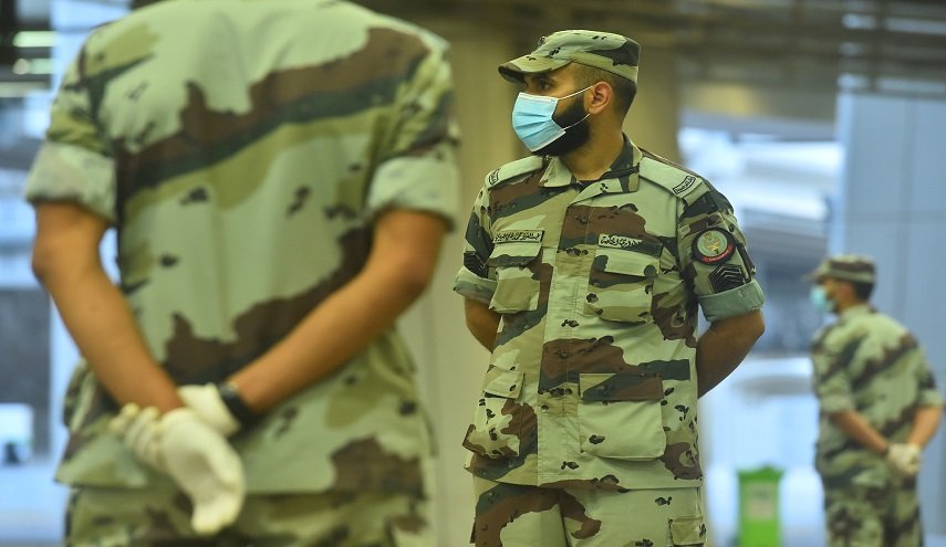 ايقاف عاملين بوزارتي 'الدفاع والداخلية' السعودية للتحقيق معهما