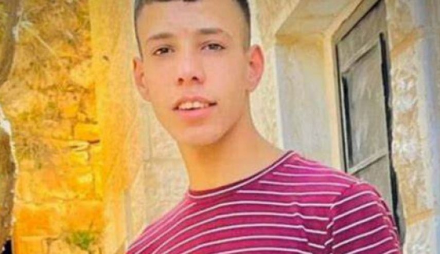 الفلسطينيون يشيعون جثمان الشهيدين عادل داود ومهدي لدادوة في قلقيلية ورام الله