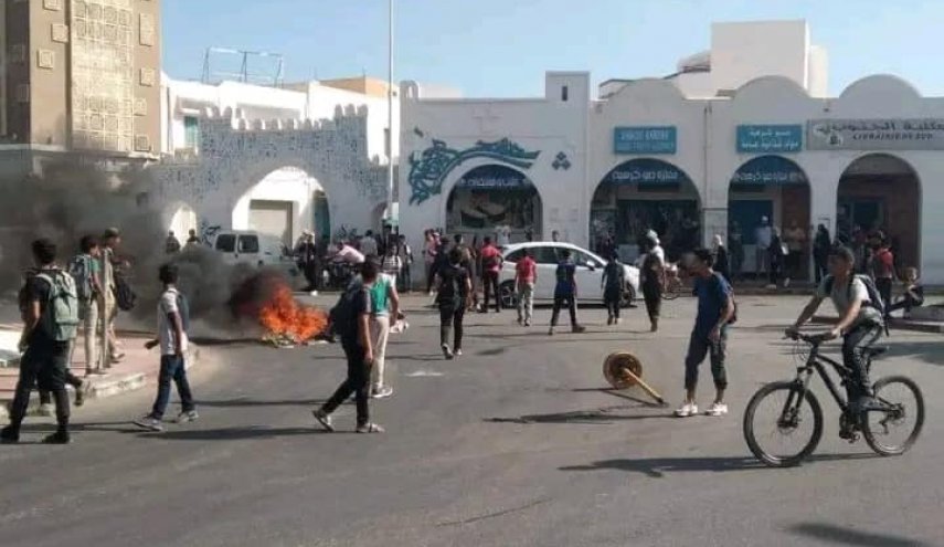 غضب واحتقان في جرجيس التونسية عقب غرق مهاجرين مدنيين ودفنهم سرا