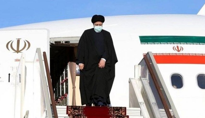 آیت‌الله رئیسی وارد آستانه شد