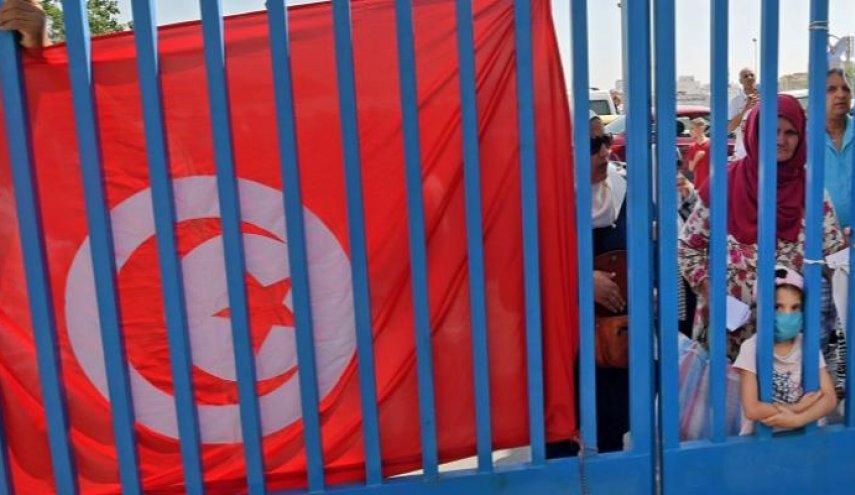 تجدد الاحتجاجات الليلية بعدد من أحياء العاصمة التونسية ومدينة بنزرت