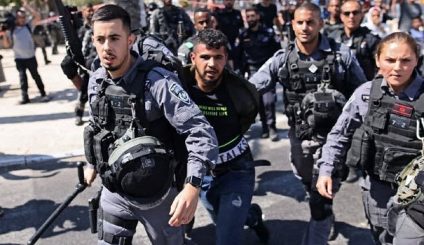 حمله یک شهرک‌نشین صهیونیست به دانشجویان دختر فلسطینی