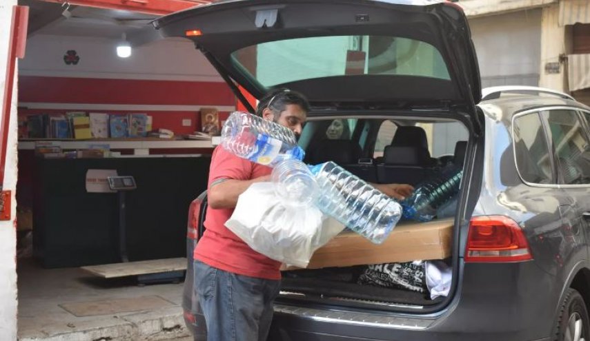 بالصور.. مبادرة فريدة من نوعها لحل ازمة النفايات في لبنان
