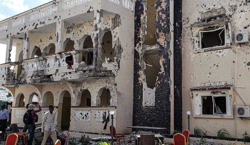 قتلى وجرحى في انفجار سيارة مفخخة أمام فندق في الصومال